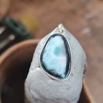 pendentif larimar république dominicaine en argent avec chaine épi argent pendant le sertissage