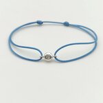 Bracelet diamant sur cordon sur fond blanc