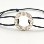 zoom-texture-argent-bracelet-cercle-diamant-noeuds
