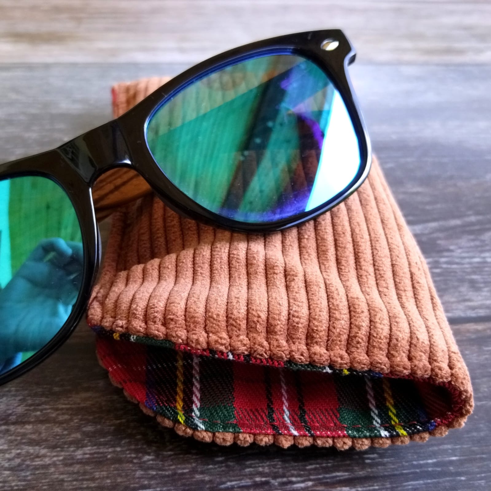 Etui à lunettes velours caramel tartan rouge