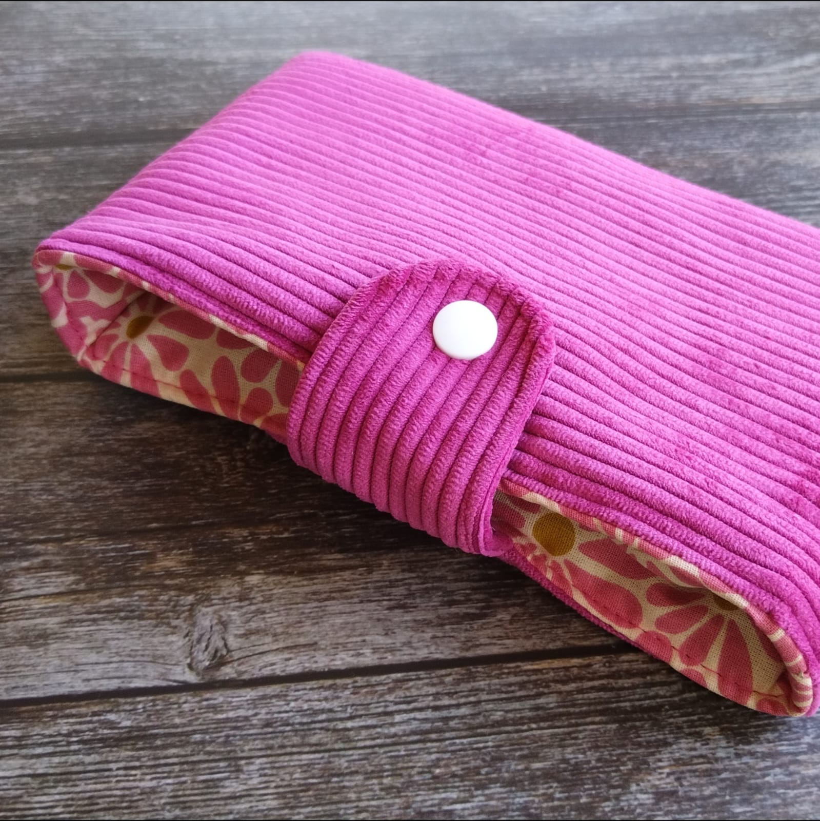 Housse livre de poche velours rose fleurs roses