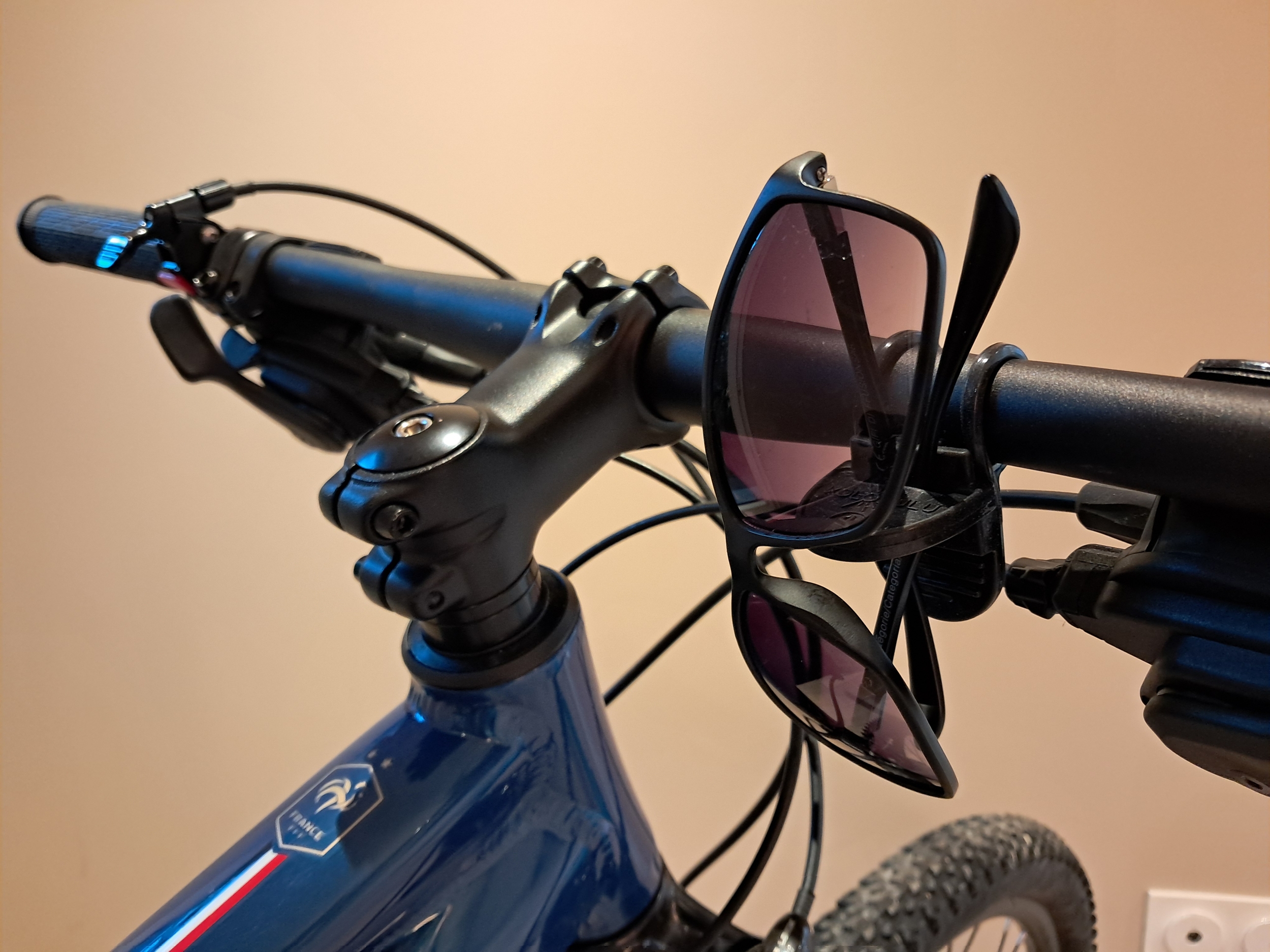 Porte lunettes de soleil