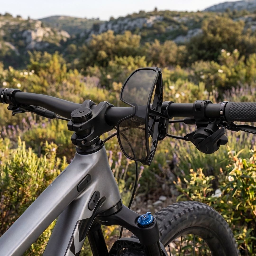 Porte-lunettes KOLOLULU fixé sur guidon avec lunettes posées dessus