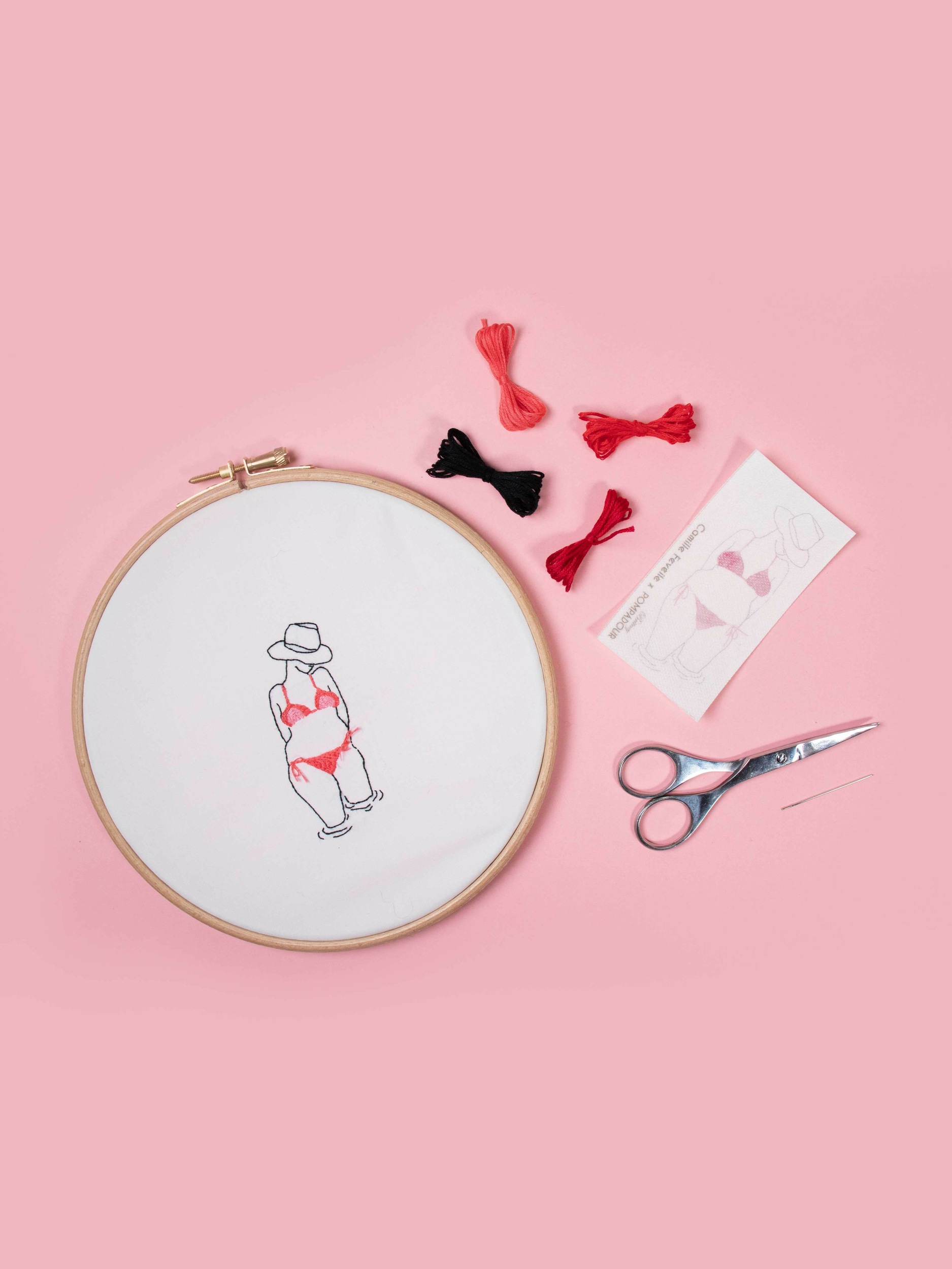 kit-de-broderie-camille-feveile-la-femme-au-chapeau