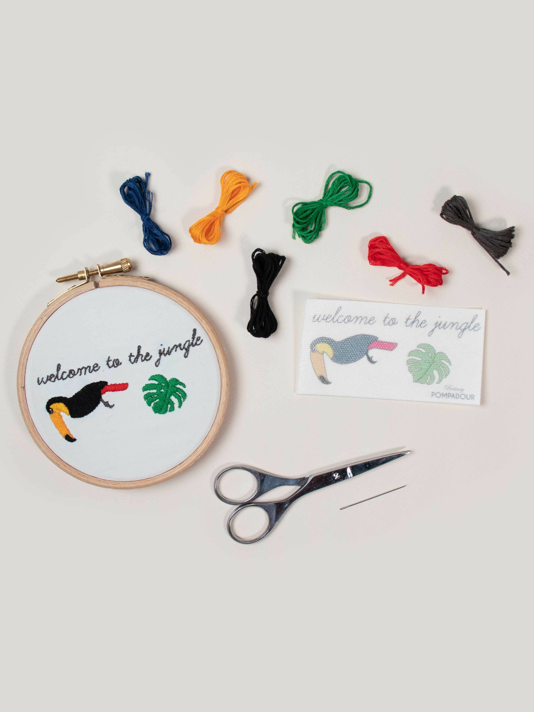 kit-de-broderie-toucan-monstera-welcome-to-the-jungle