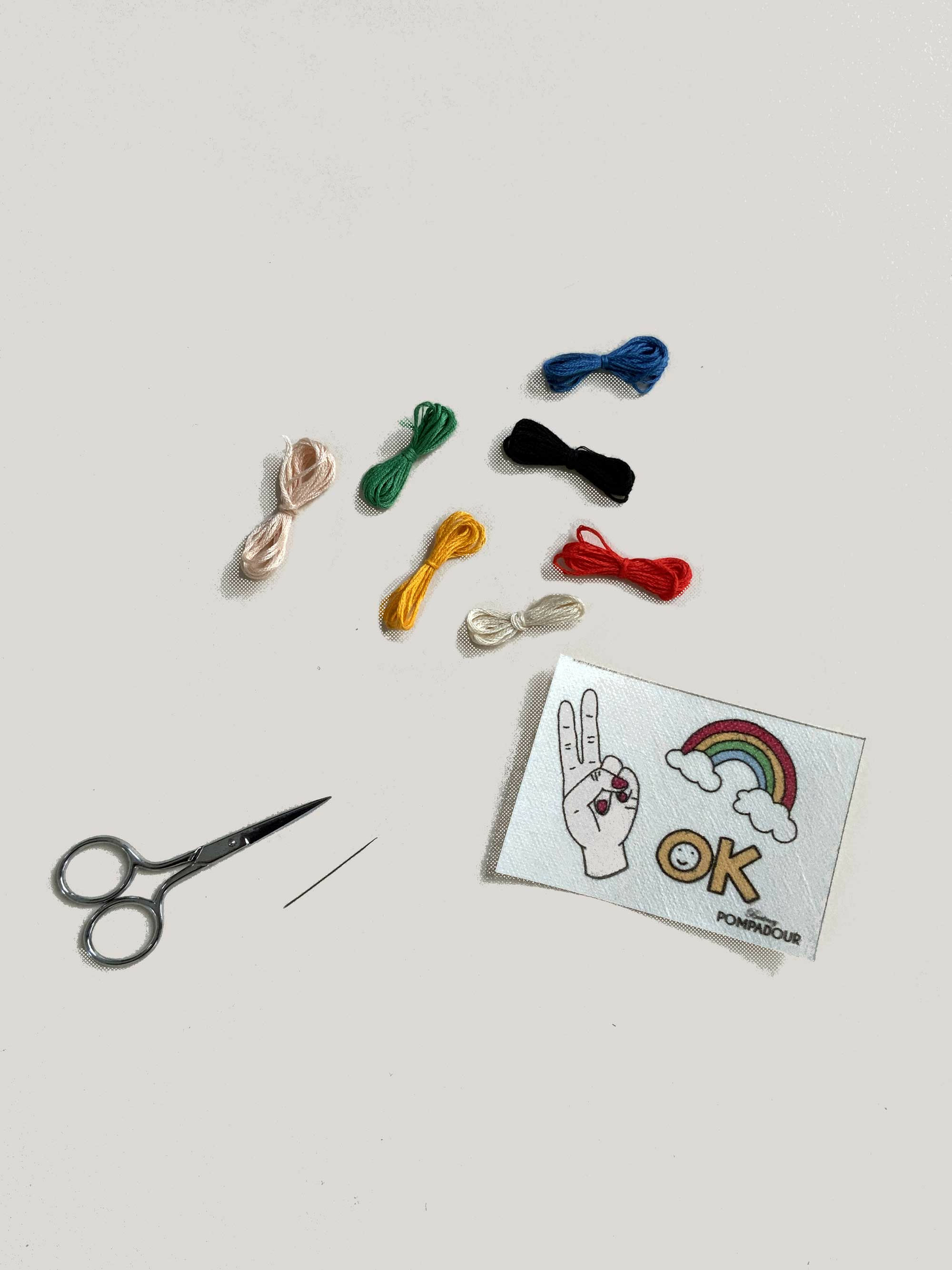 big-kit-de-broderie-ok-arc-en-ciel