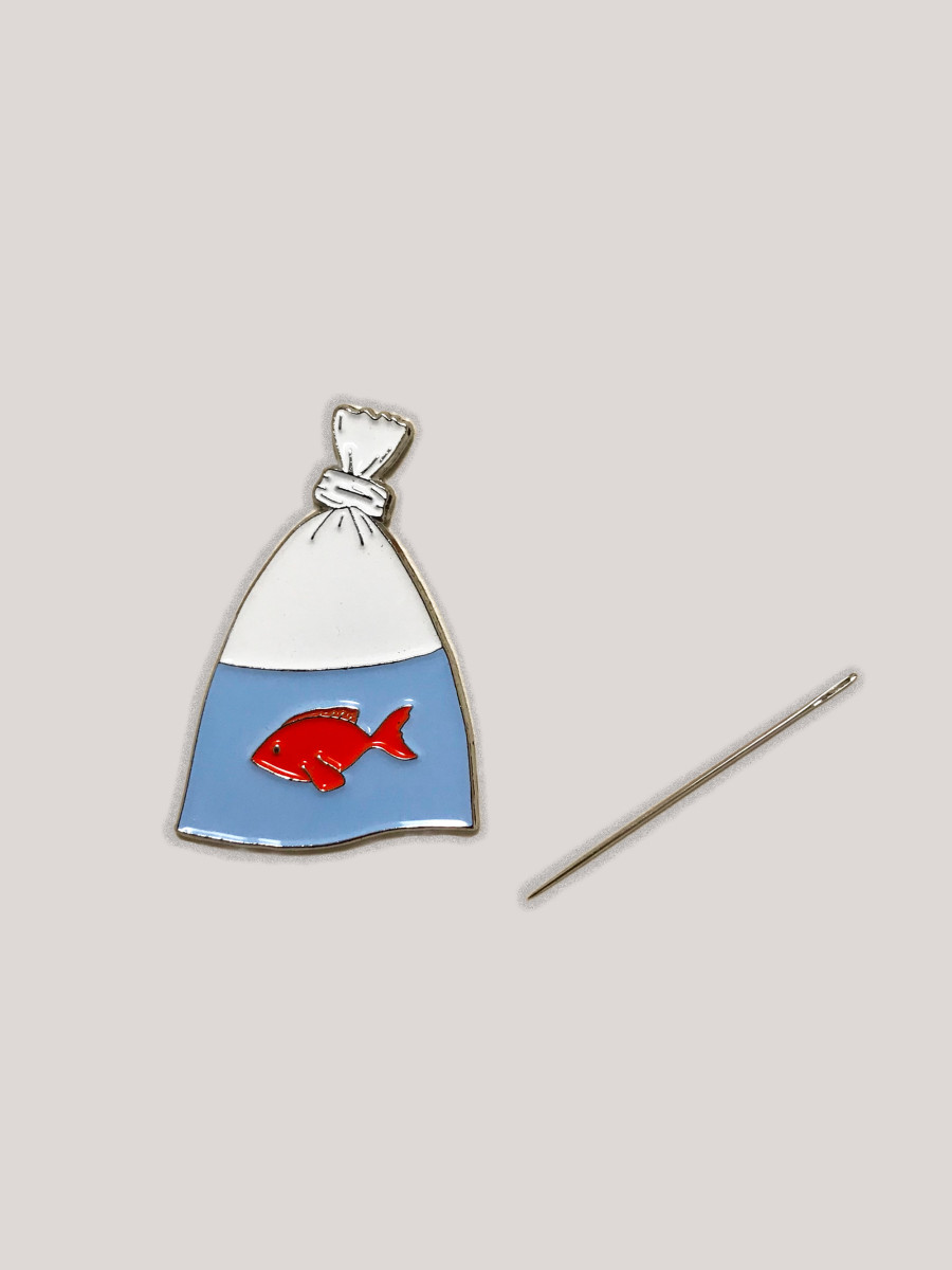 poisson-rouge-needle-minder-3