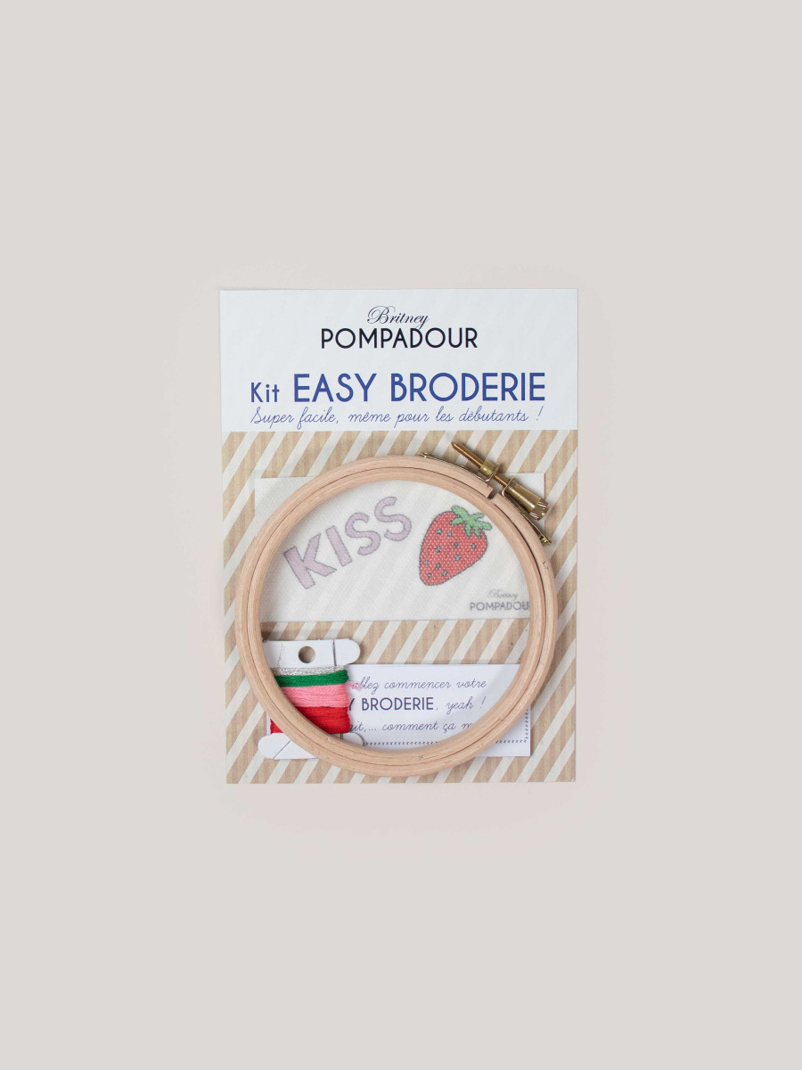 kit-de-broderie-fraise-kiss