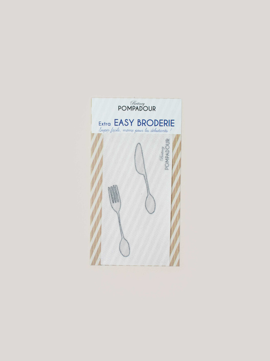 motif-et-fil-de-broderie-couteau-fourchette