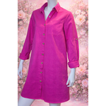 Robe rose sur fond floral pastel