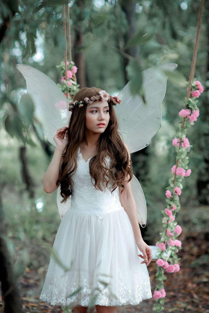 femme faisant photoshoot en costume de fee