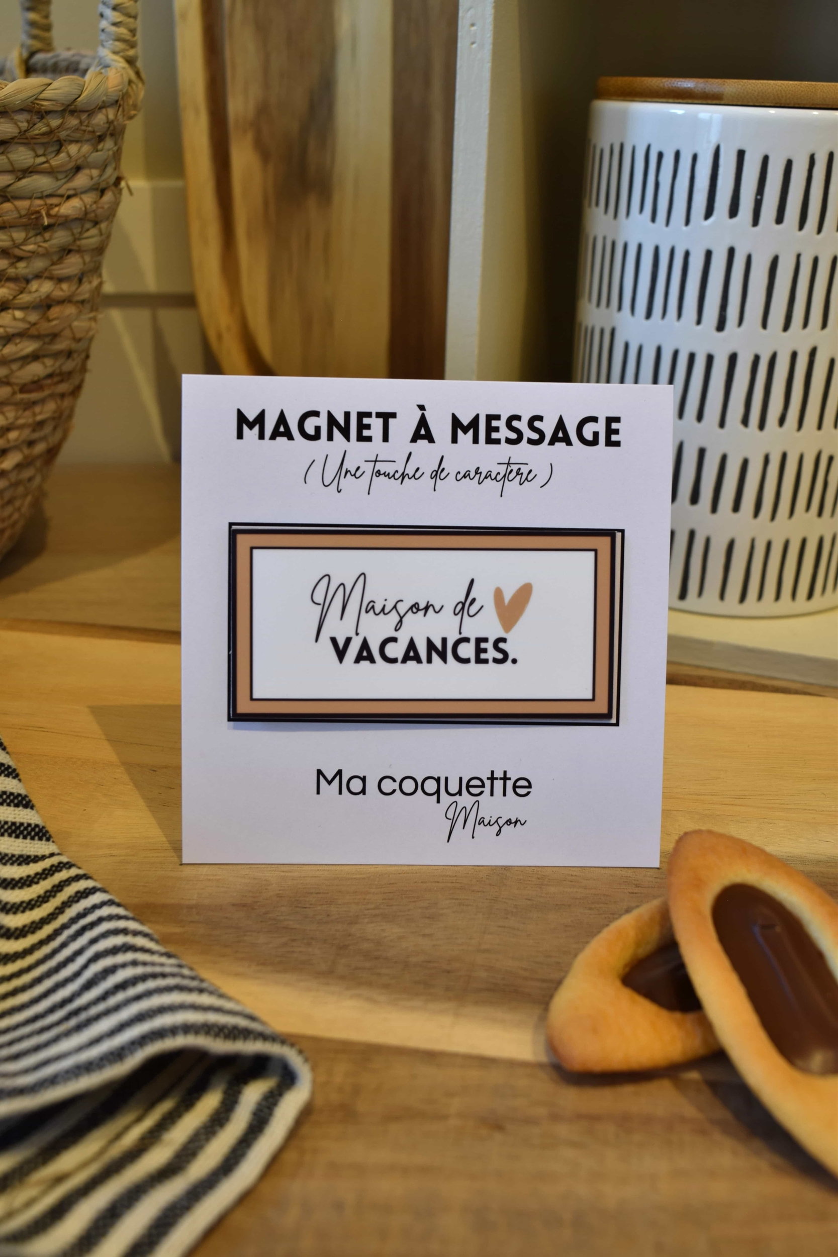 Magnet à frigo avec cadre beige et message : Maison de Vacances