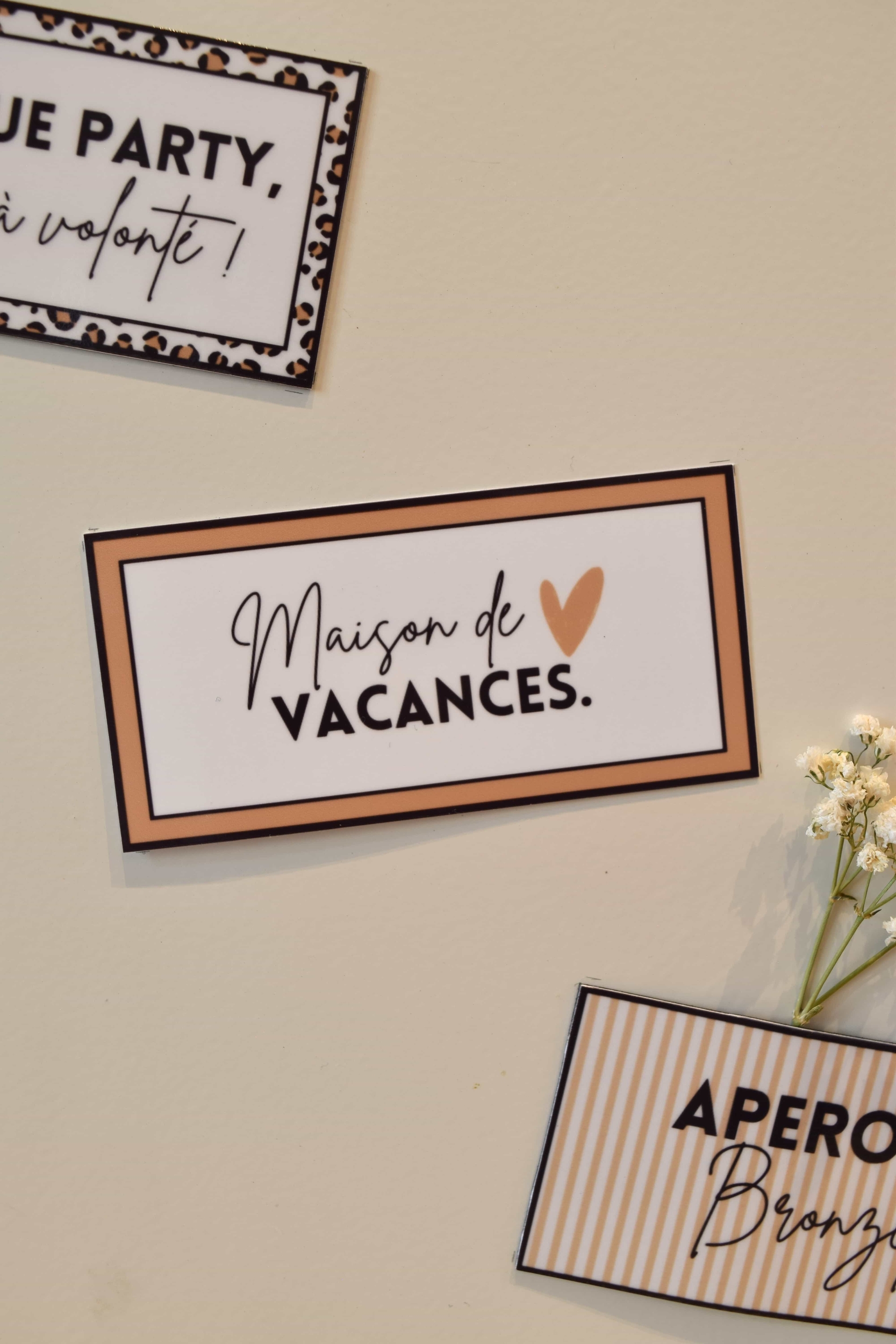 Magnet à frigo avec cadre beige et message : Maison de Vacances