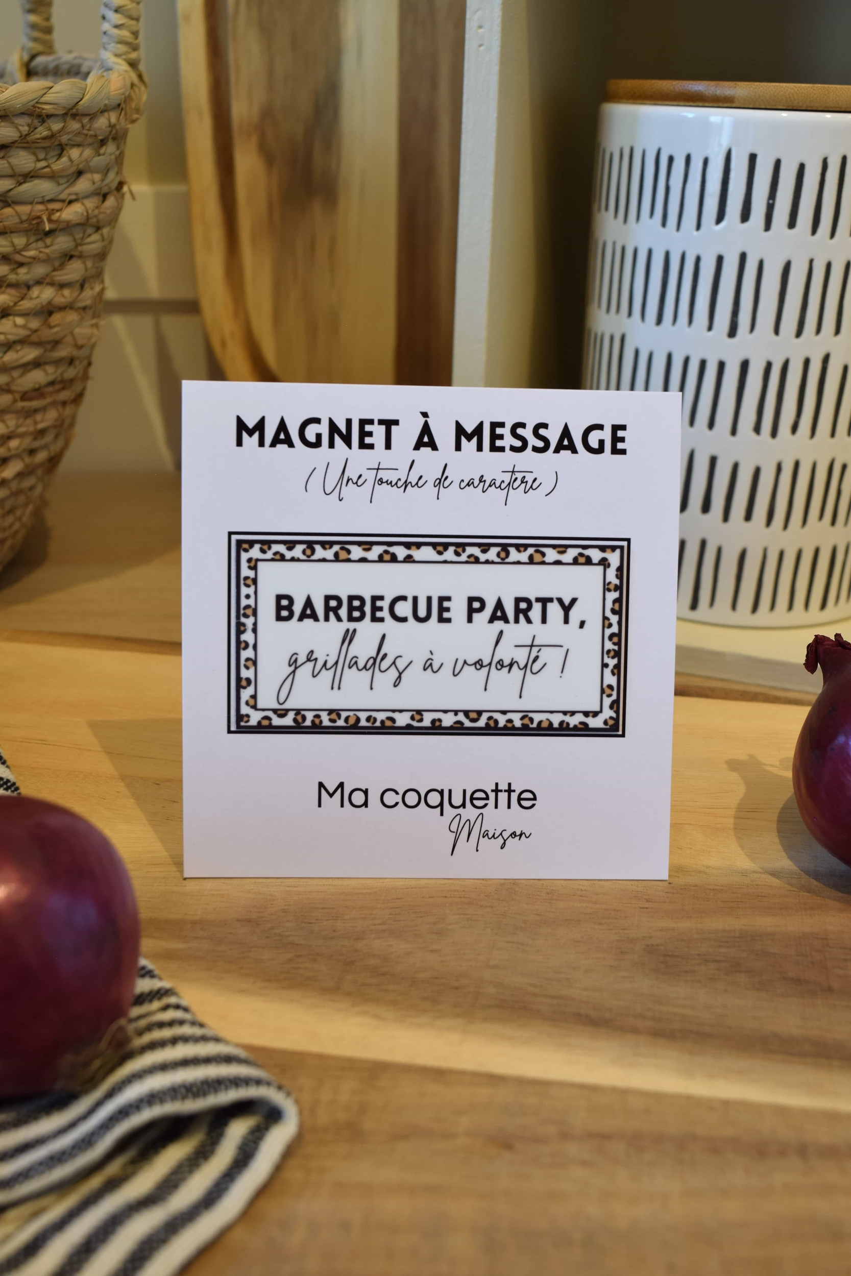 Magnet à frigo avec cadre léopard et message : Barbecue party