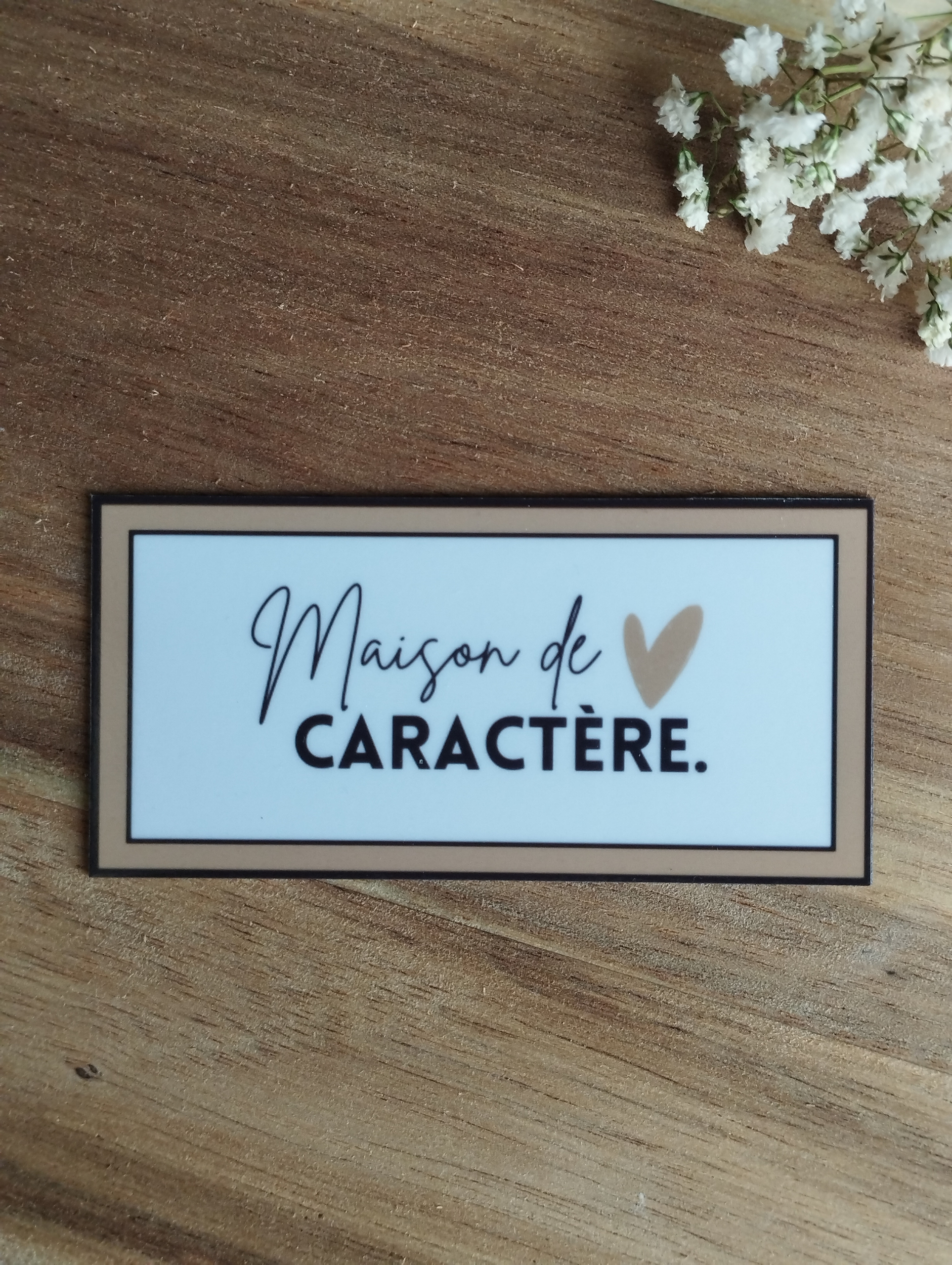 Magnet à message raffiné - Maison de caractère beige