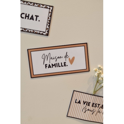 Magnet à frigo avec cadre beige et message : Maison de Famille