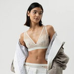 Triangle en dentelle - Poetry Temptation - Milky