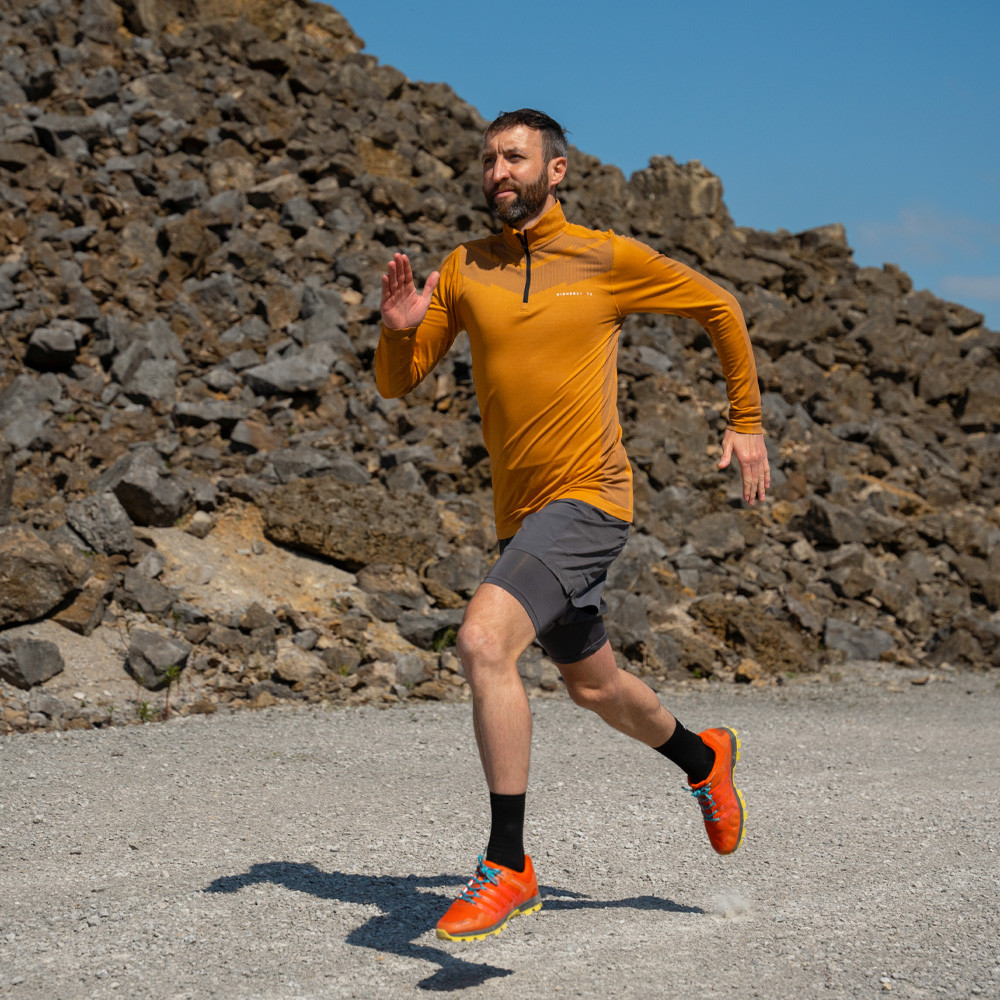 Tee-shirt de sport à manches longues 1-4 zip respirant homme Higher State Orange Moutarde (5)