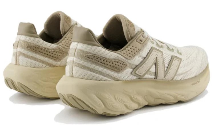 Chaussures running homme New Balance Fresh Foam X 1080 Ultra Beige clair Gris clair Blanc cassé (2)