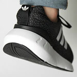 Chaussures running homme Adidas SWIFT RUN 22 Noir Blanc Gris moyen 2