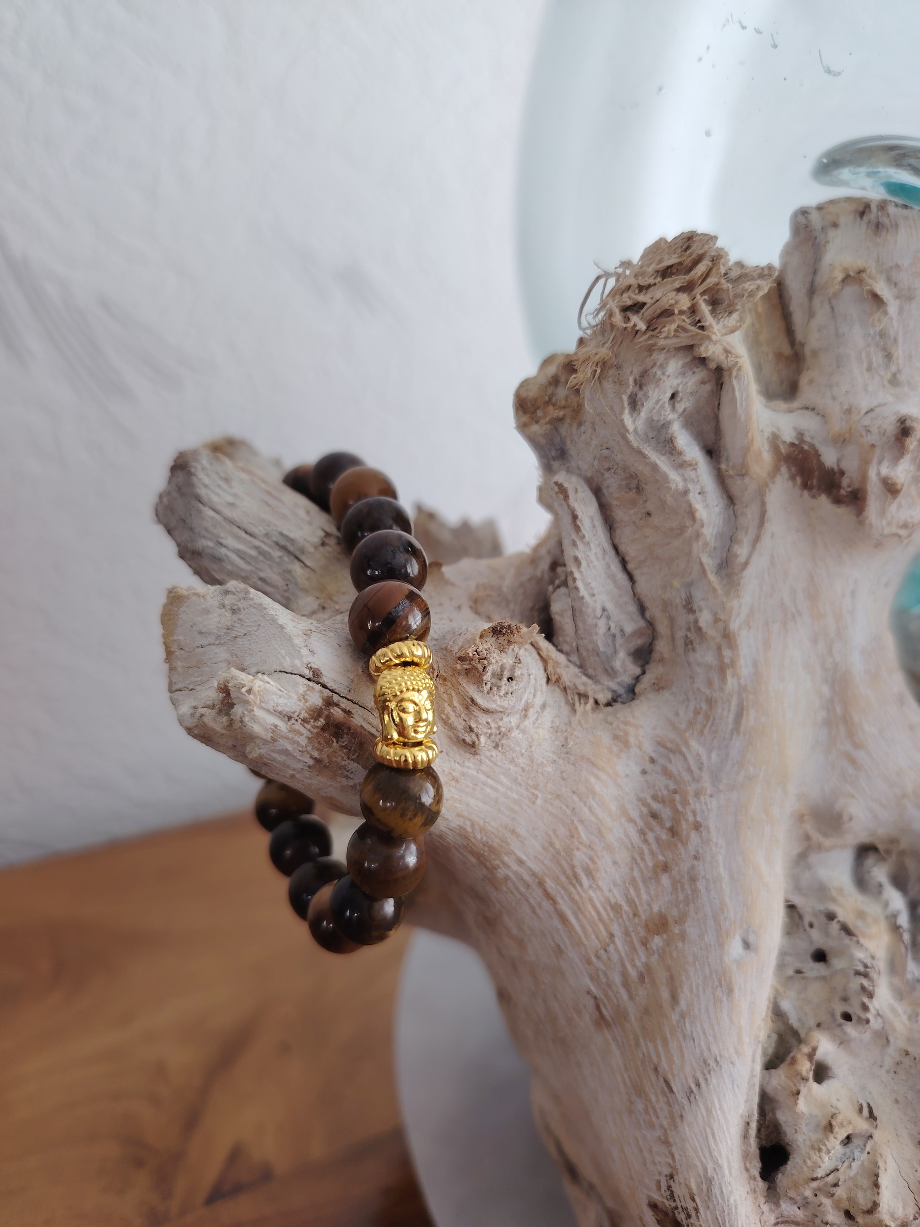 Bracelet Energie en Oeil de Tigre avec Amulette Bouddha dorée