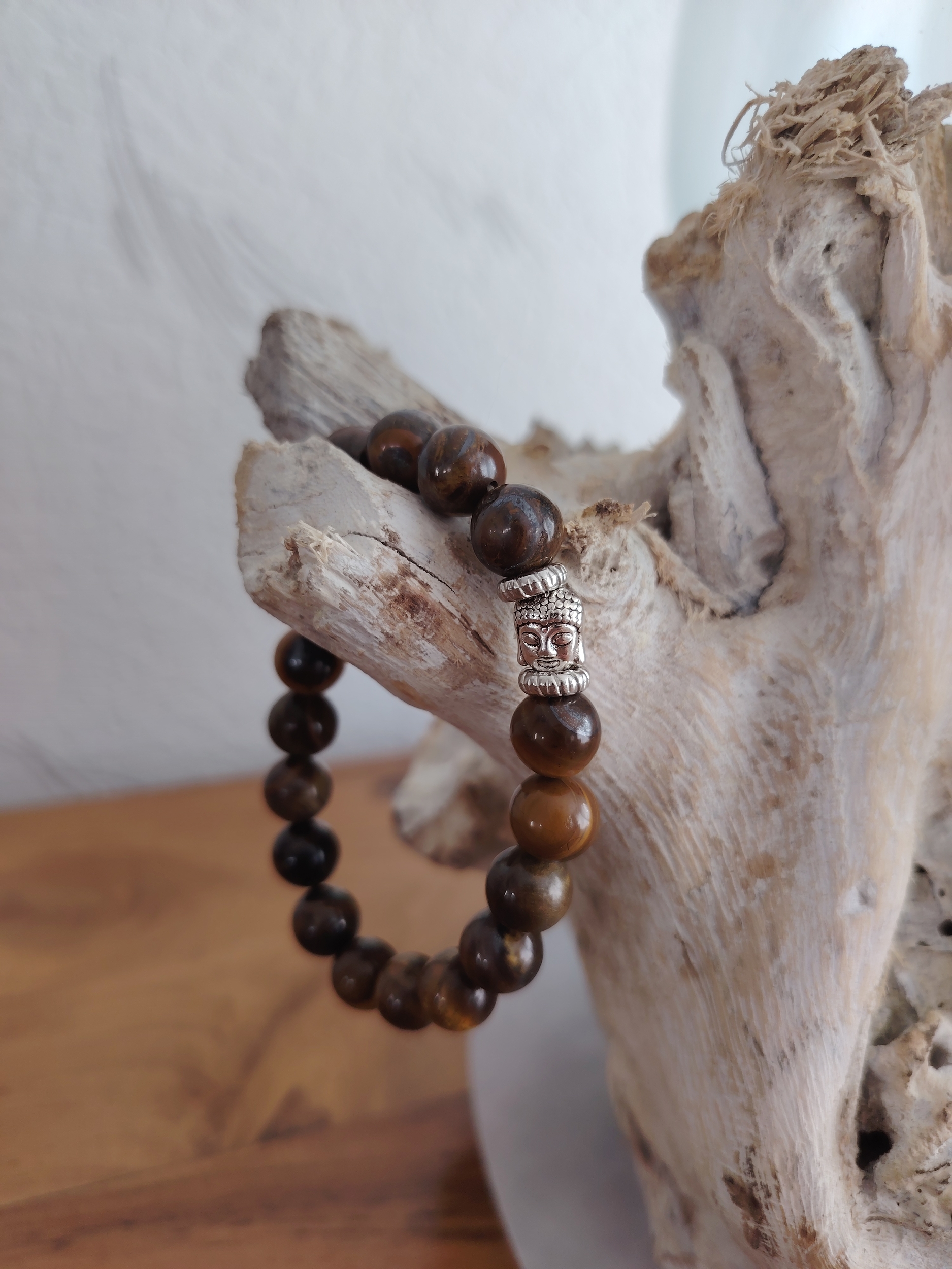 Bracelet en Oeil de Tigre avec Amulette Bouddha argenté