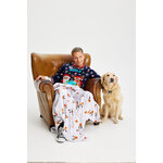 Grijze kerstplaid Rudolph met rendiermotief over de bank