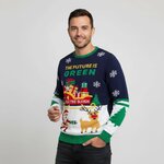Man in kersttrui met Kerstman op elektrische slee