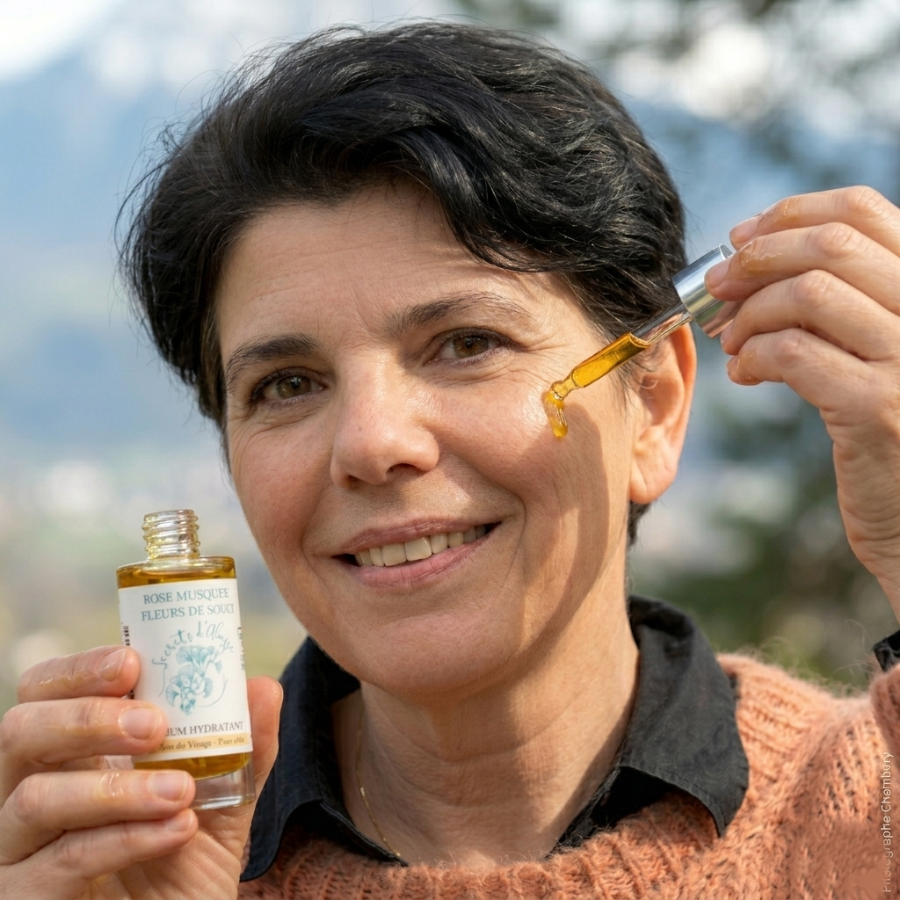 _Sérum Souci Rose Musquée  sur mon visage 900 900 Fiche Produit
