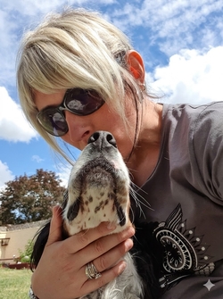 femme avec un chien