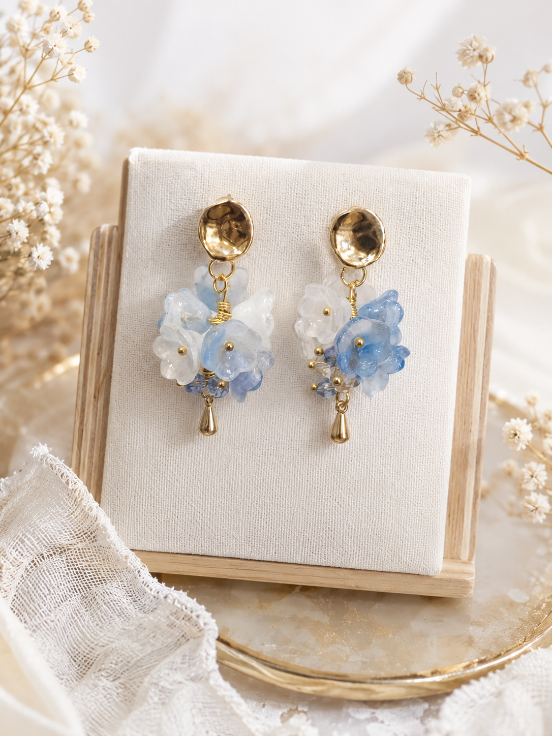 Boucles ddoreilles bleu fleurs en verre