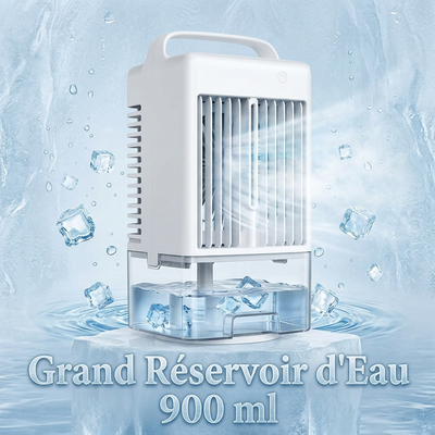 Ventilateur portable blanc avec brumisateur sur fond bleu clair glacé avec effet eau et glaçons. Produit blanc en angle 3_4 montrant le réservoir d'eau transparent. Texte en français _Grande Capacité Réservoir d'E