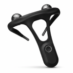 Photo produit e-commerce professionnelle ultra claire et stylée _ appareil de massage noir en forme de Y sur fond blanc pur éclatant, éclairage studio professionnel parfait, ombres douces minimales, netteté maxima