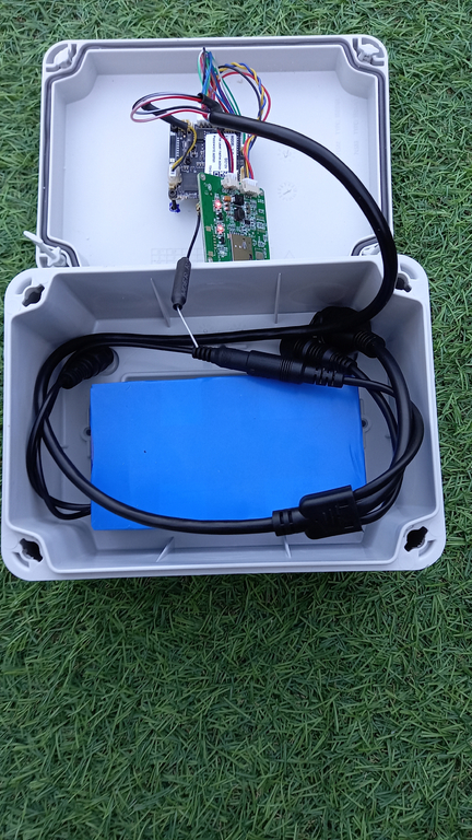 vue-de-l-interieur-camera-espion-2k-4g-dissimulee-dans-une-boite-de-derivation