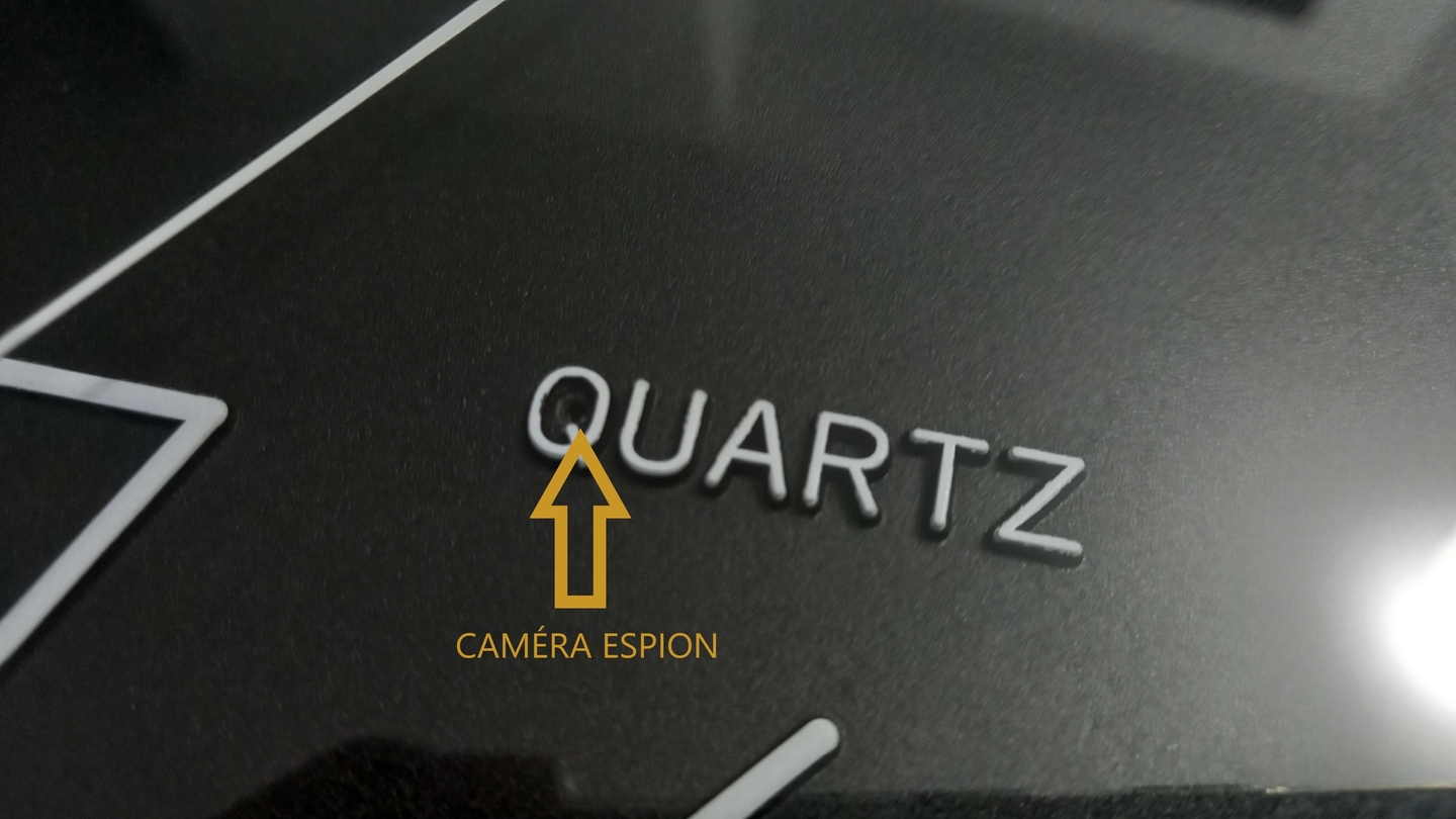 positionnement-camera-espion-dans-horloge-murale
