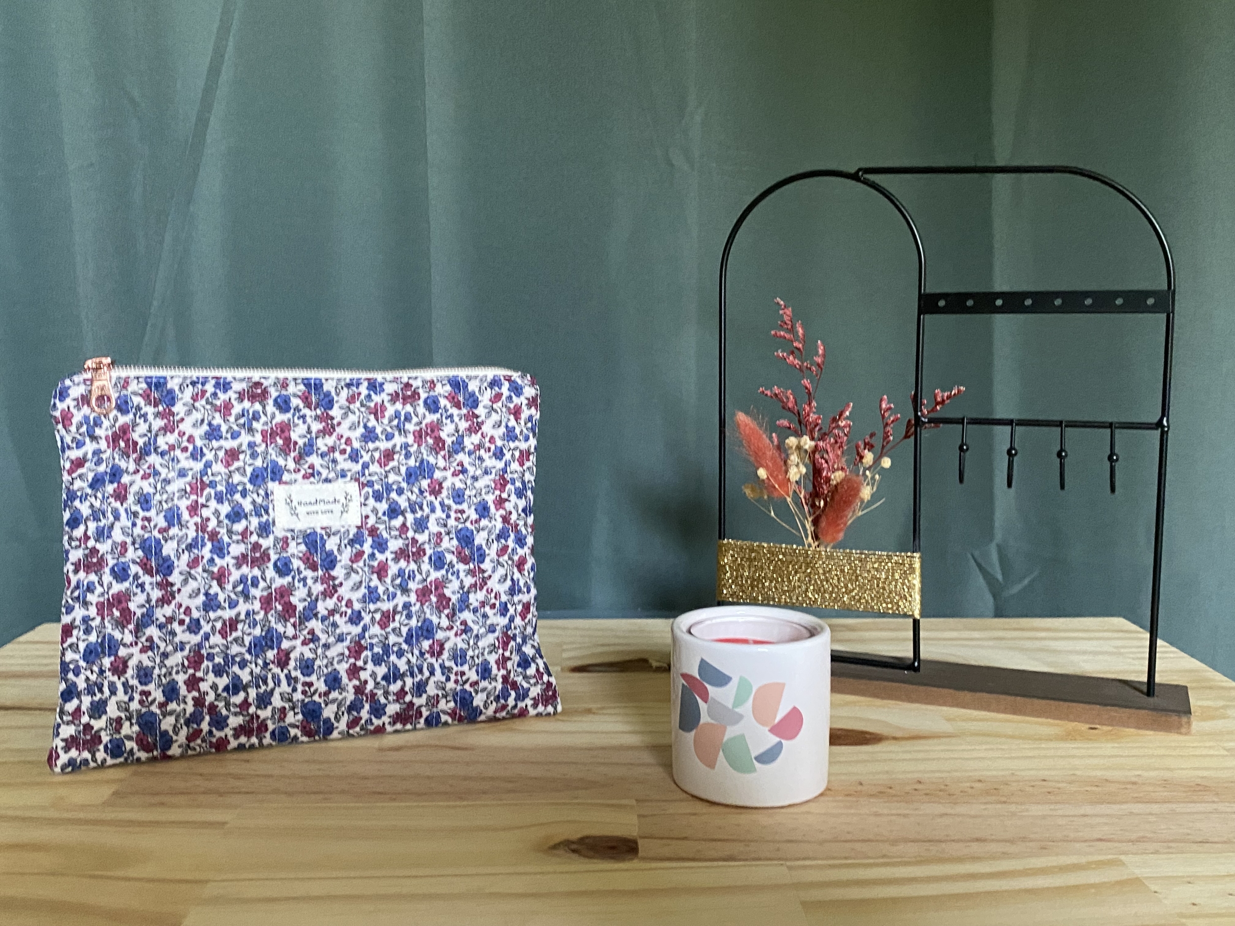 Pochette artisanale en tissu matelassé