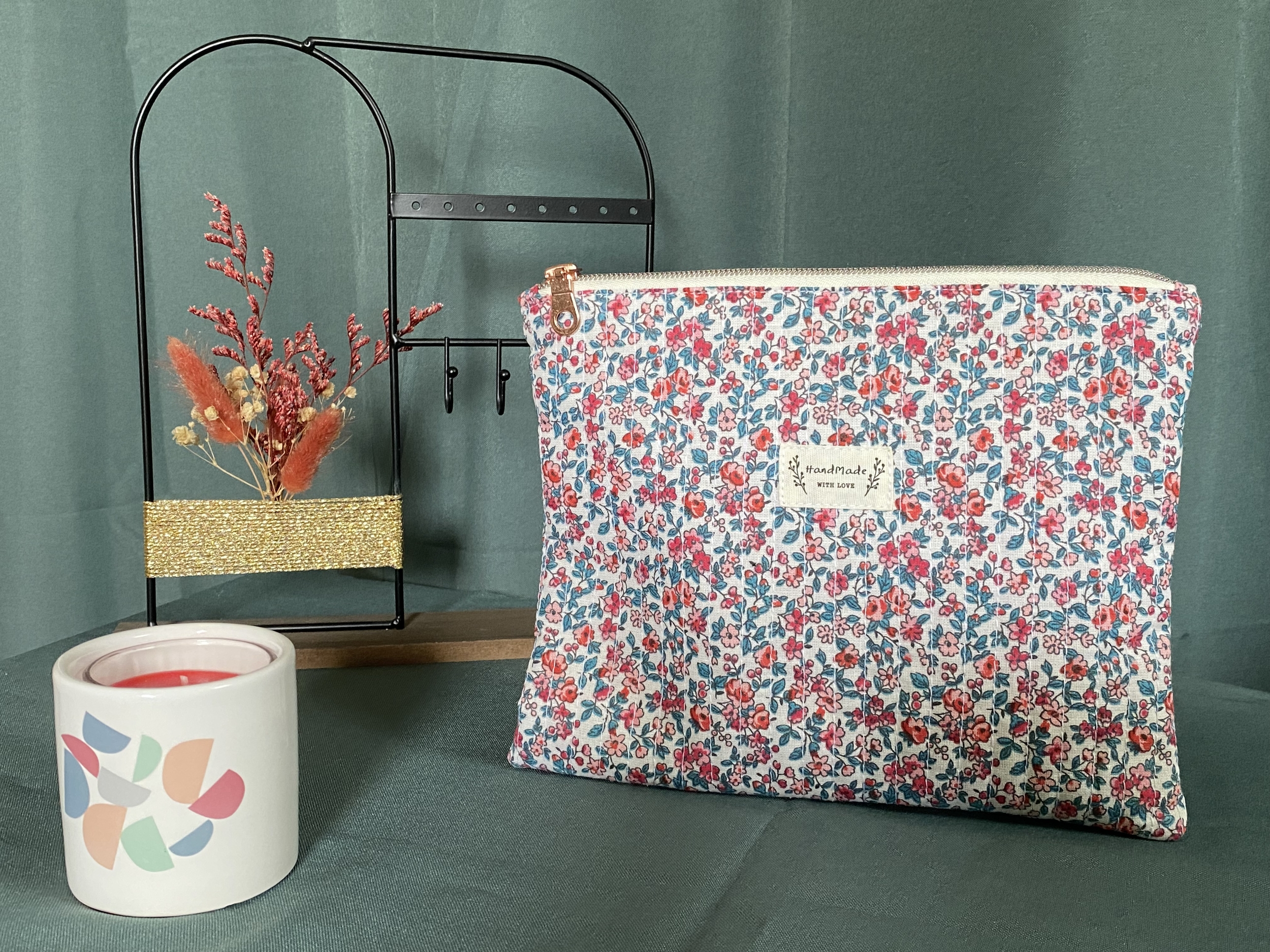 Pochette fleurie matelassée faite main