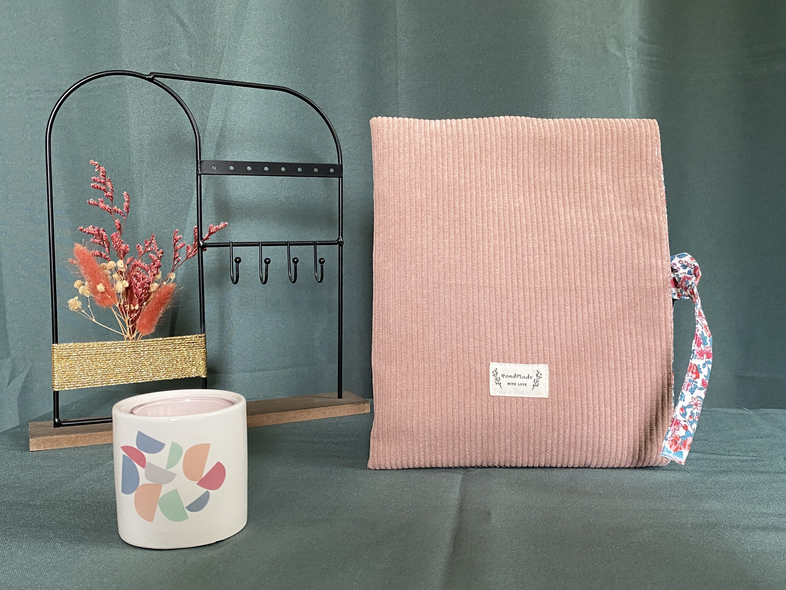 Pochette à livre en velours côtelé rose fait main