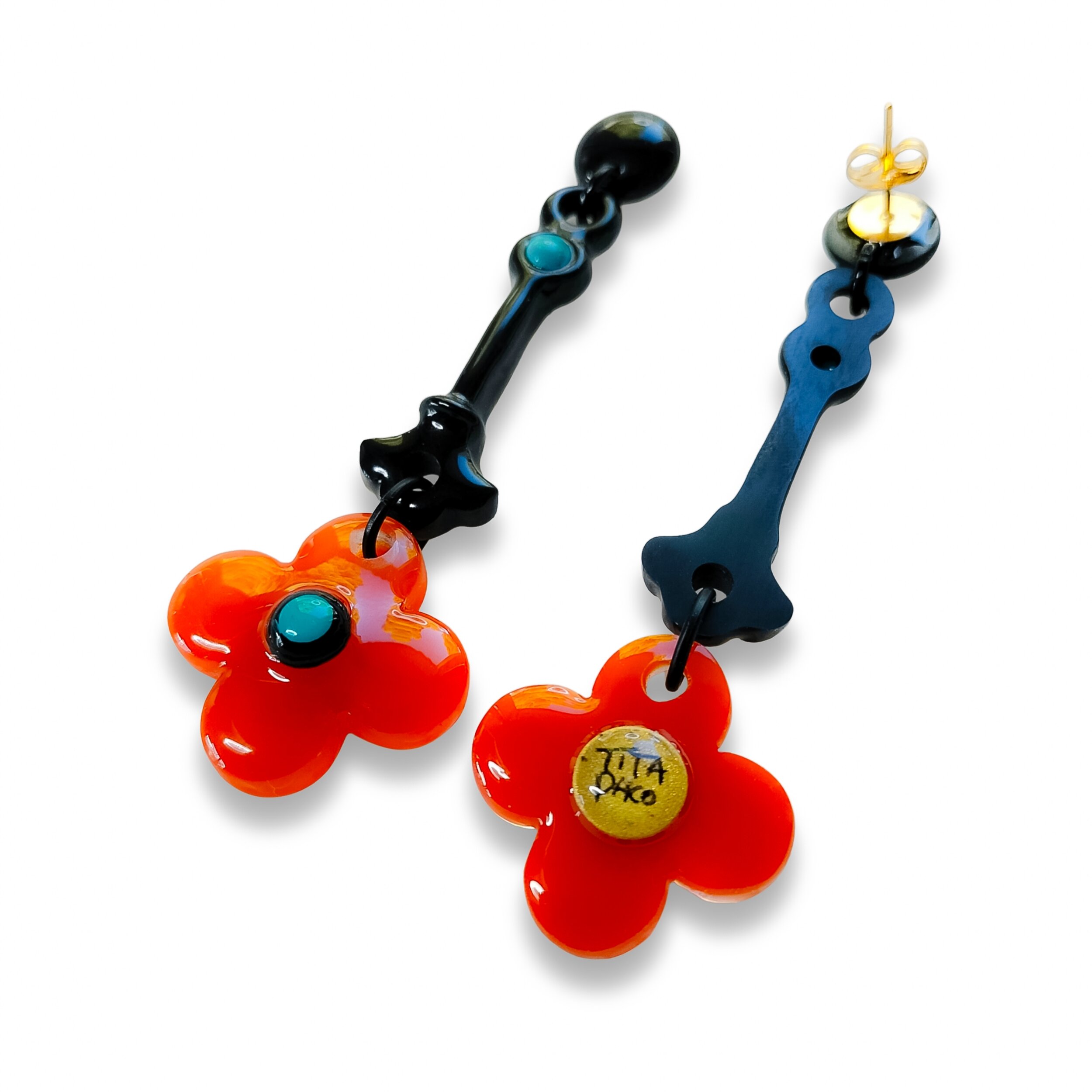 Boucles-d-oreilles-fleurs-oranges-noires-griffe-L