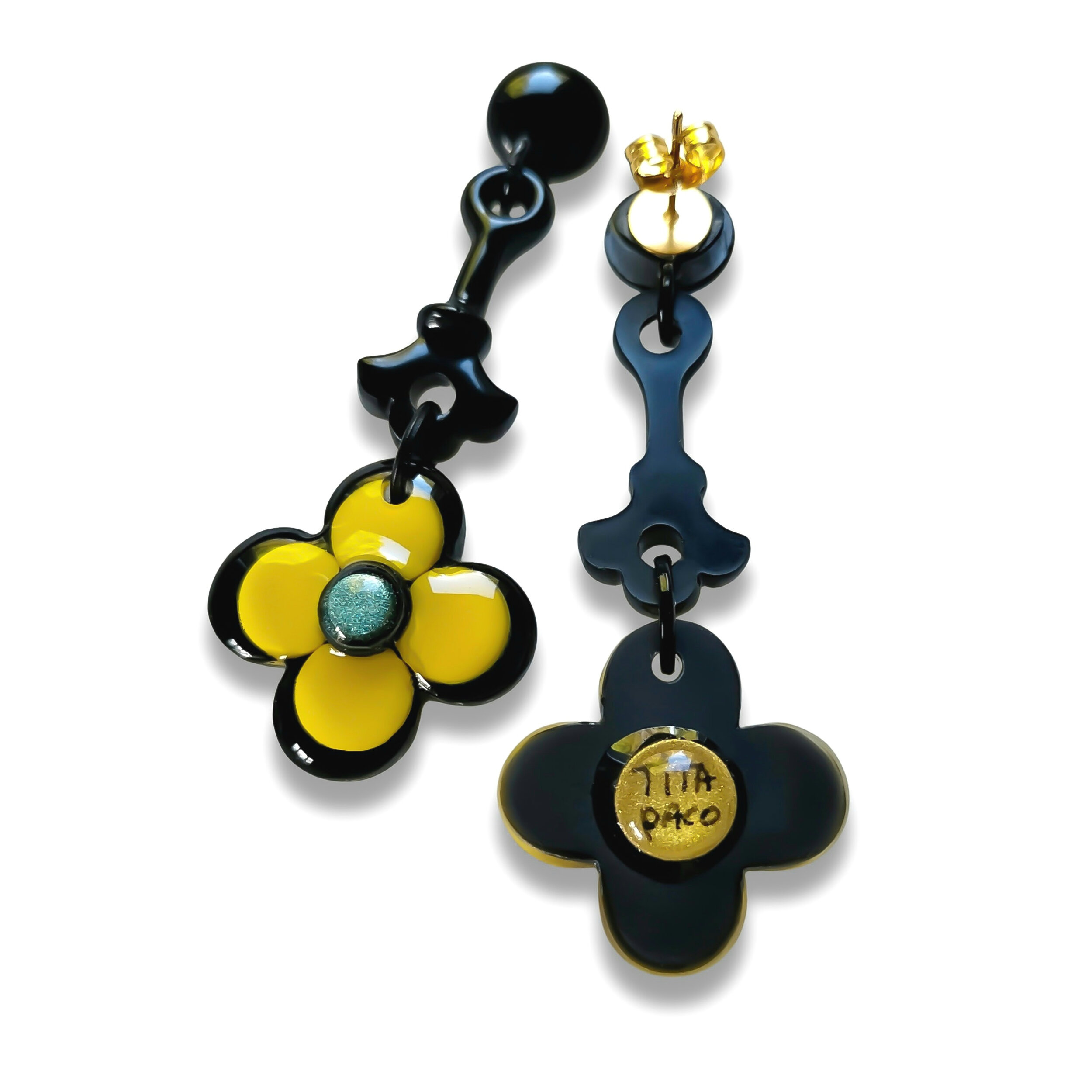 Boucles-oreilles-moyenne-fleur-jaune-noire-verso-1