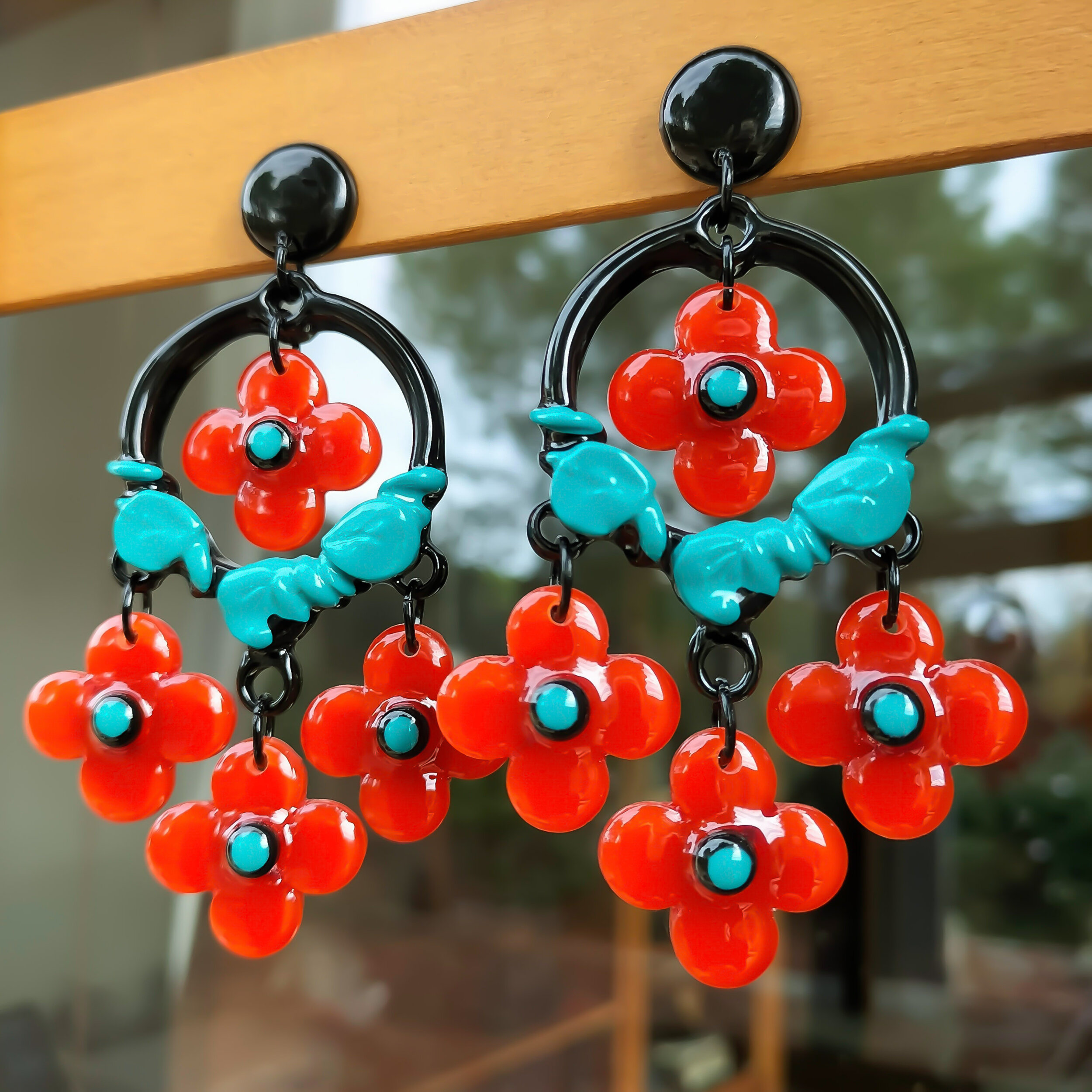 Boucles-d-oreilles-xl-turquoises-fleurs-oranges-1