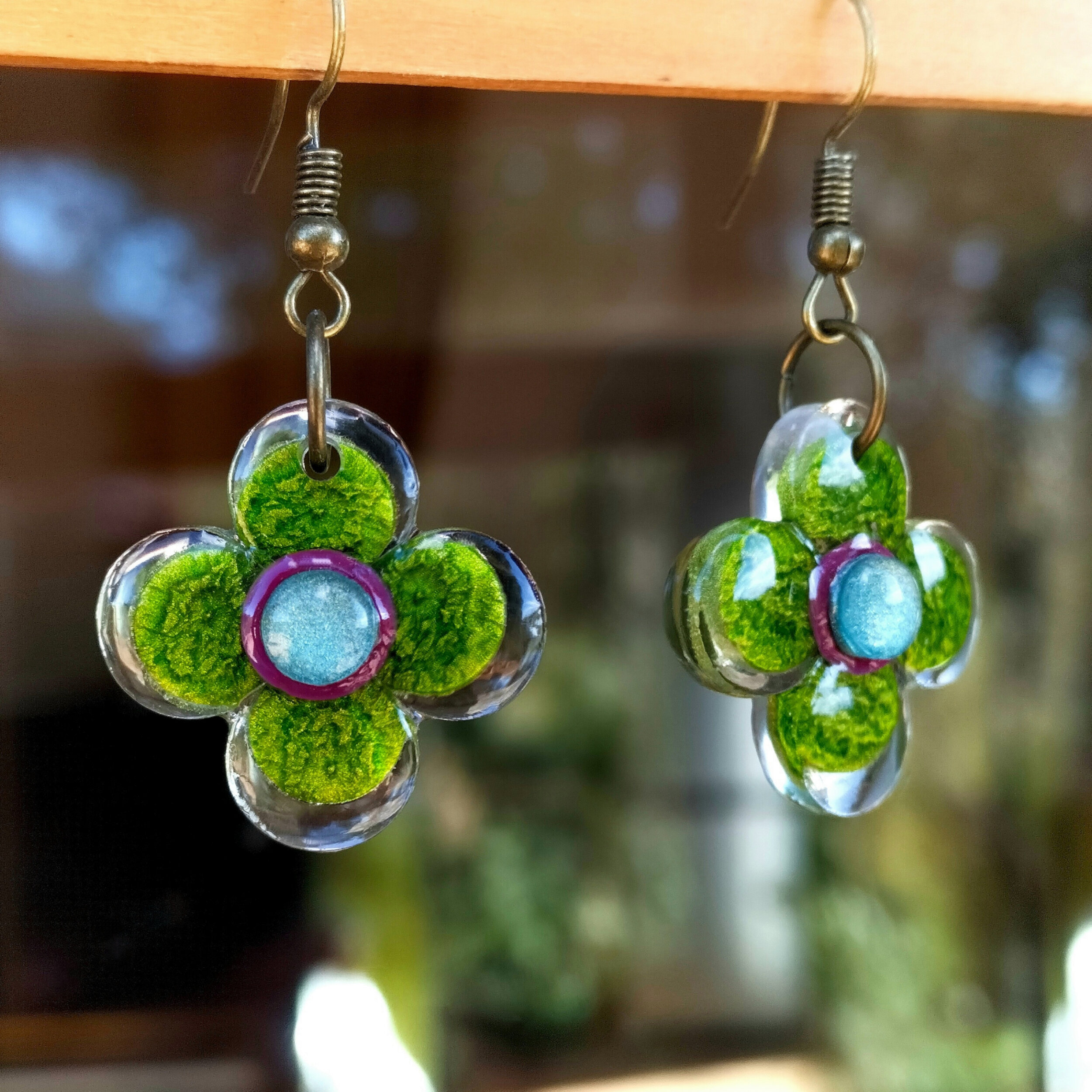 Boucles-oreilles-petites-fleur-verte-7