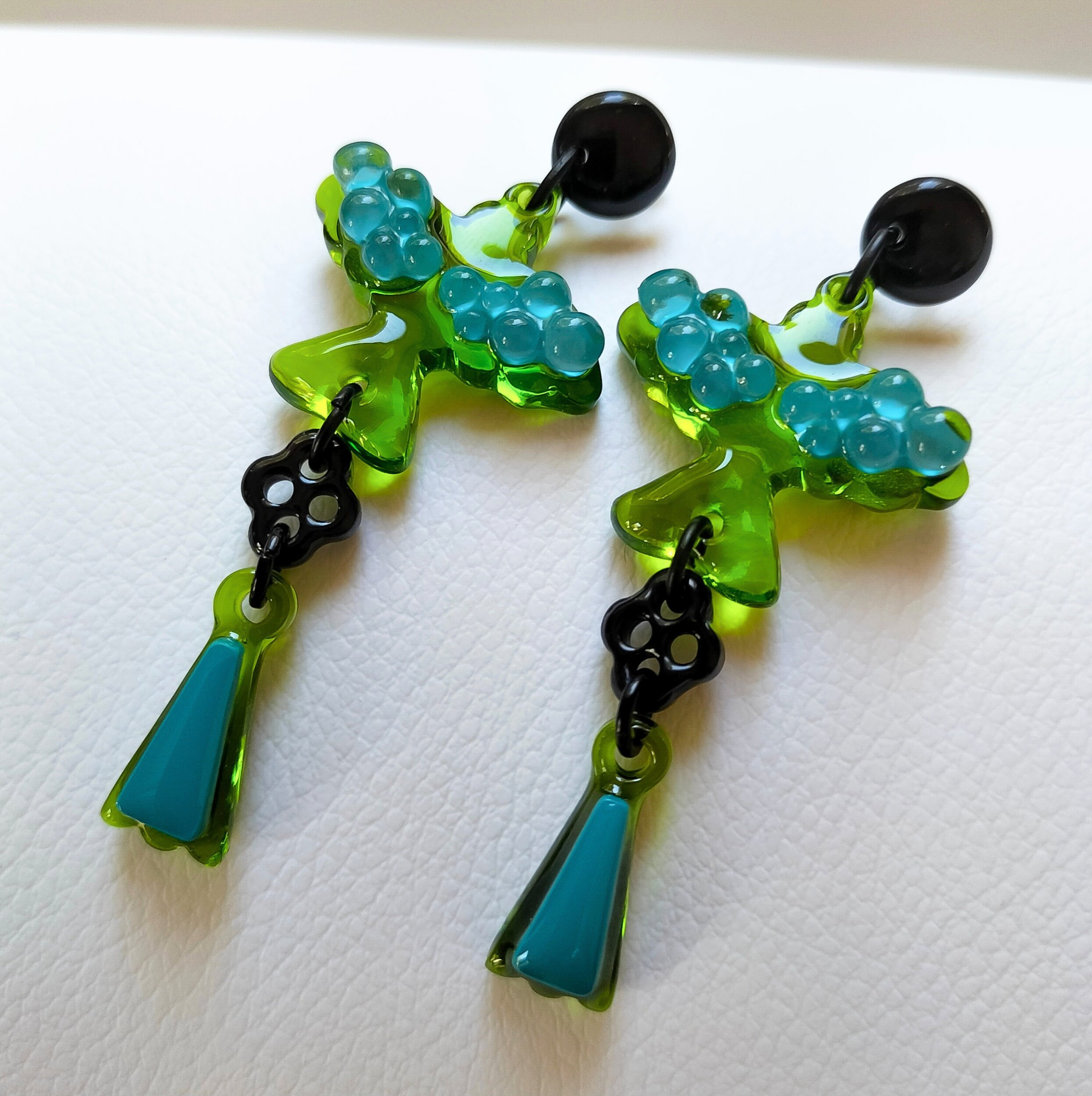 Boucles-d-oreilles-large-oiseaux-verts-bleus-3
