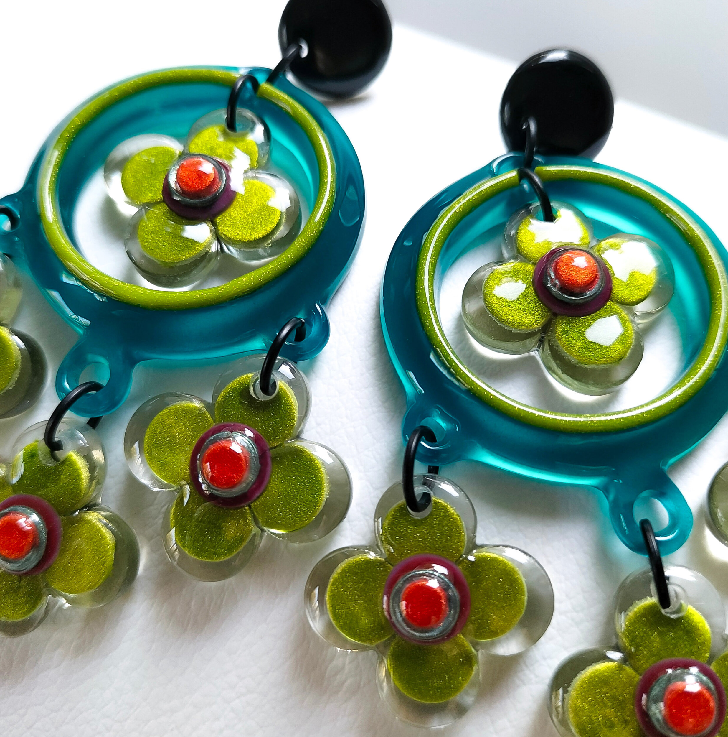 Boucles-oreilles-grandes-creoles-fleurs-anis-6