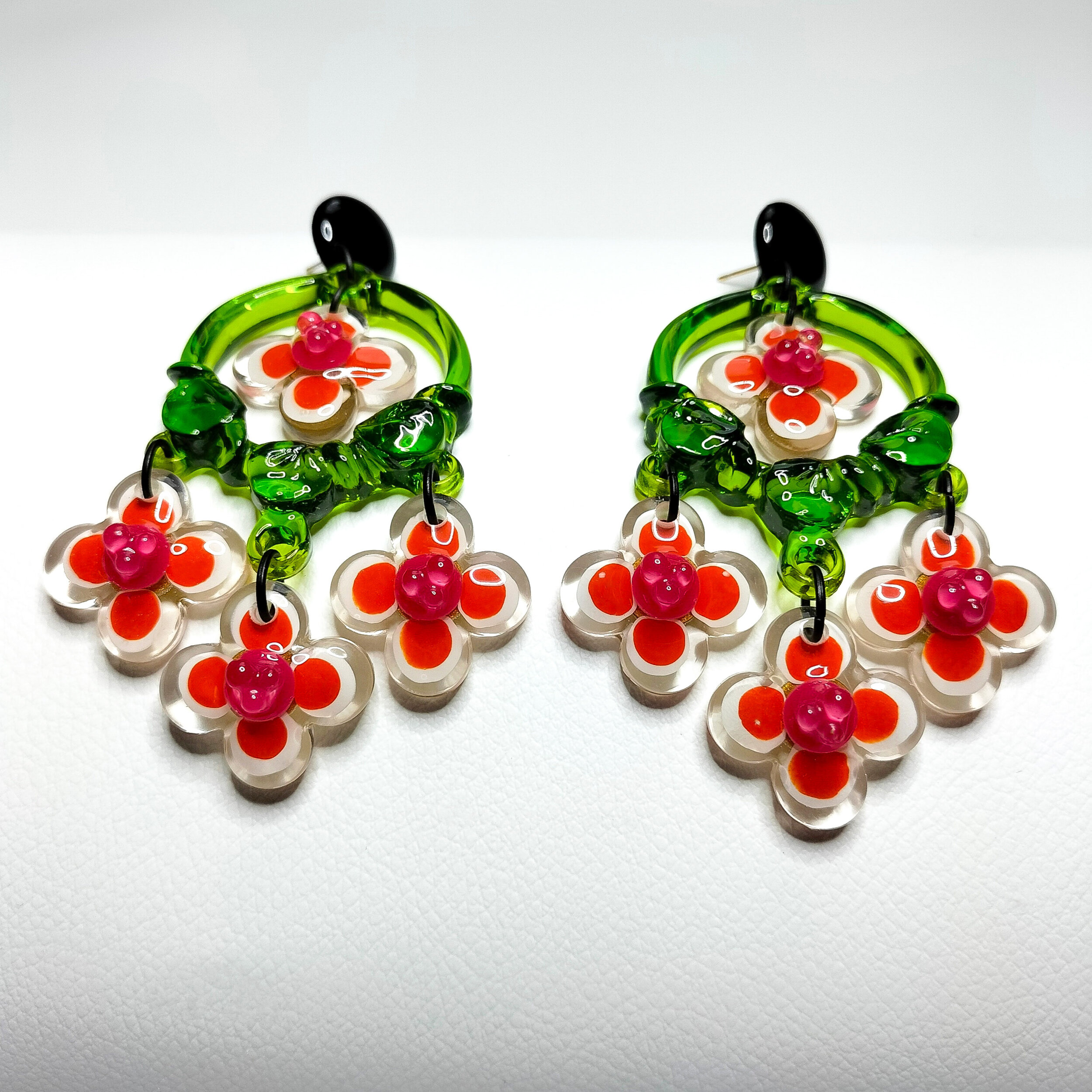 Boucles-oreilles-creoles-vertes-fleurs-orange-9