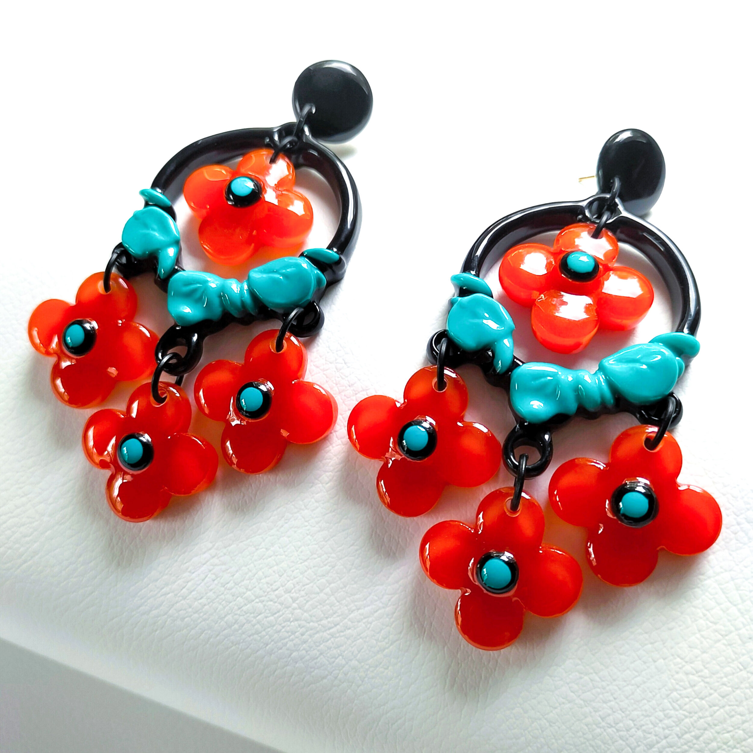 Boucles-d-oreilles-xl-turquoises-fleurs-oranges-9