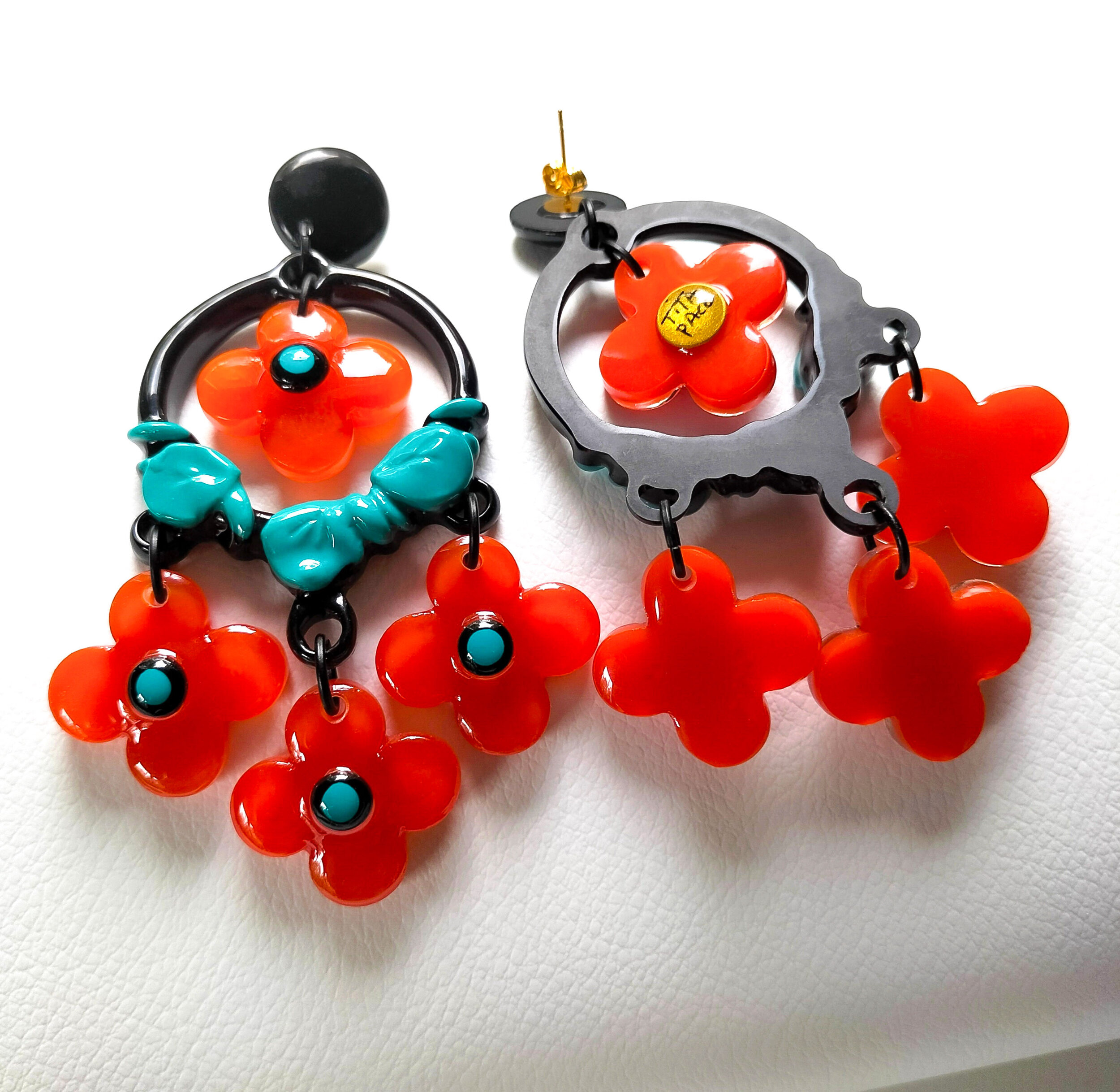 Boucles-d-oreilles-xl-turquoises-fleurs-oranges-8