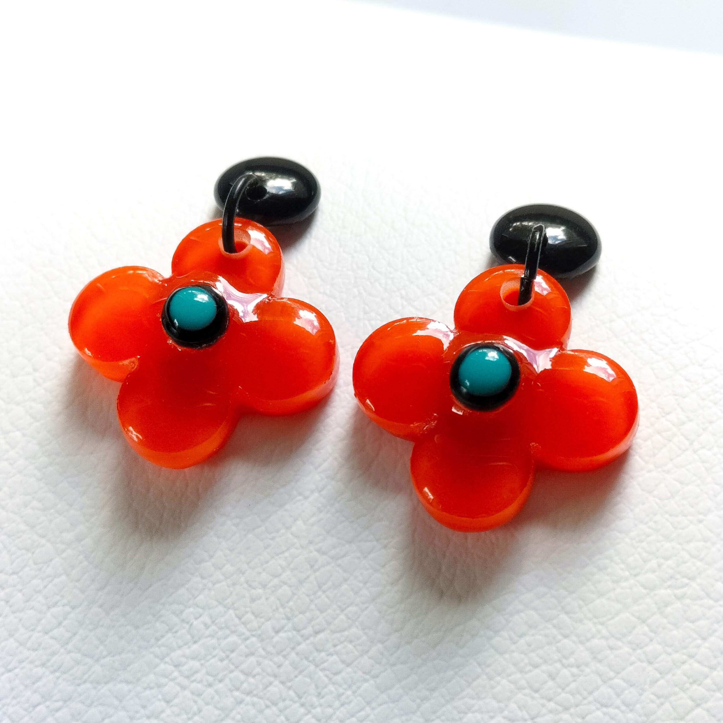 Boucles-d-oreilles-fleur-orange-turquoise-petite-2