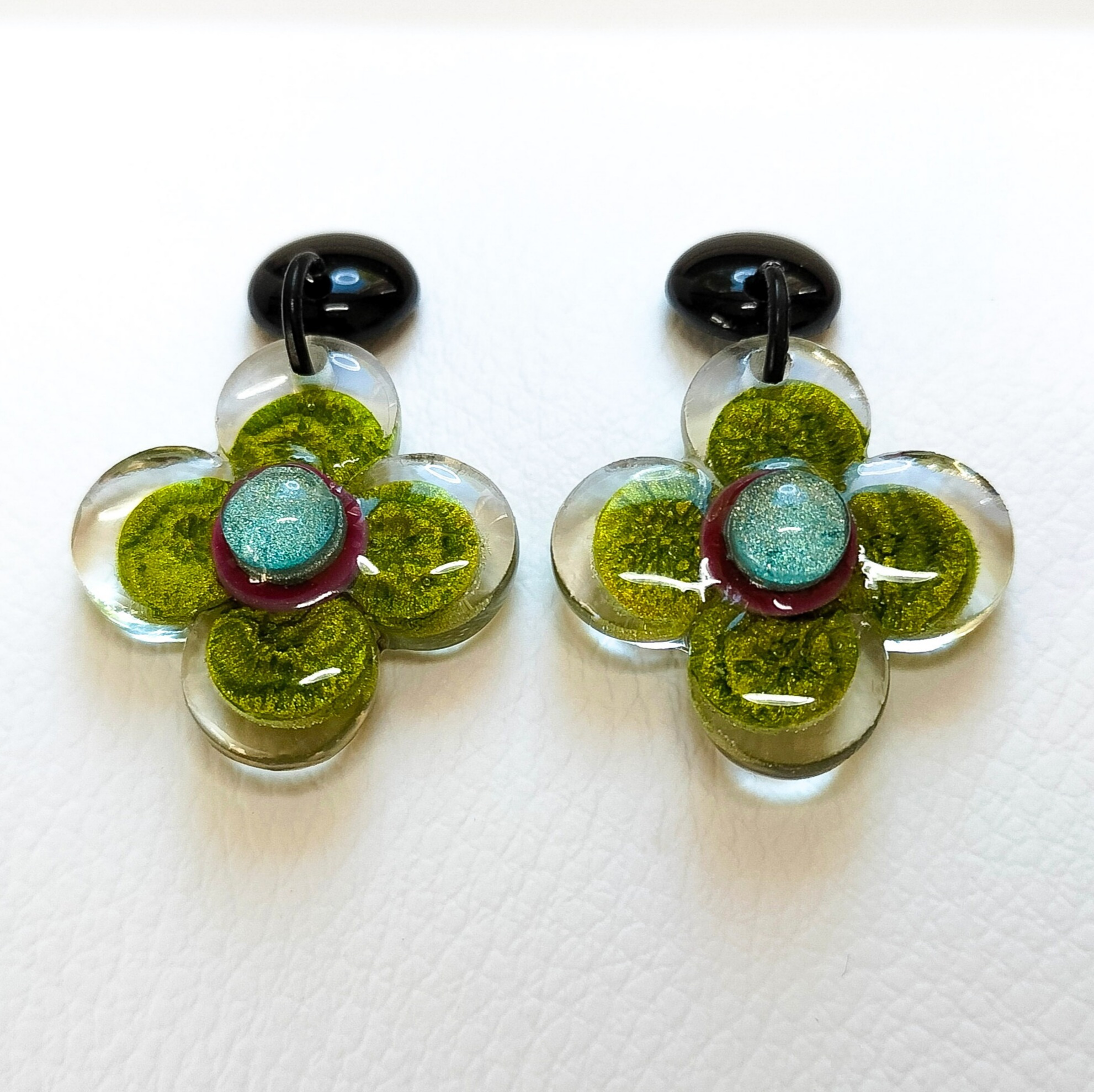 Boucles-oreilles-petites-fleur-verte-8