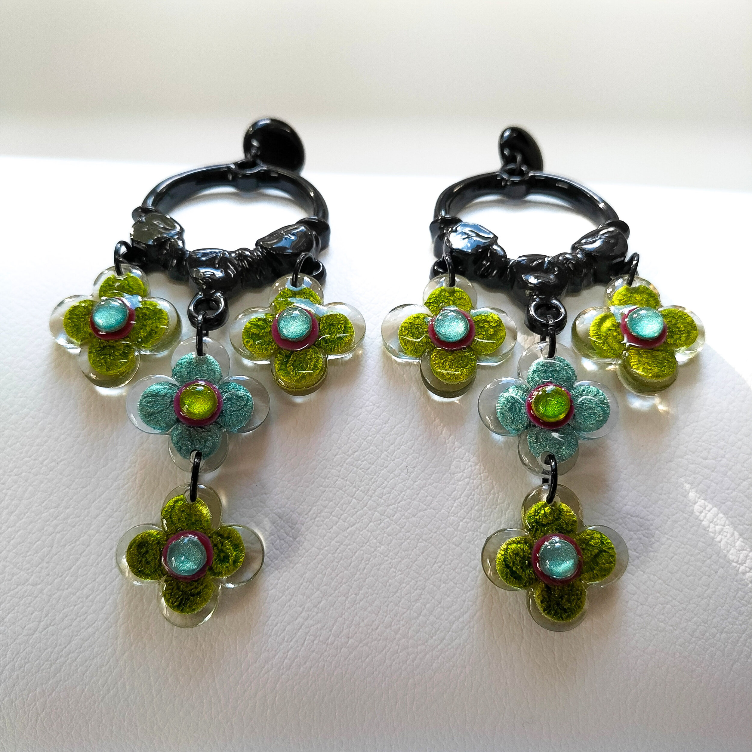 Boucles-oreilles-xxl-fleurs-vertes-bleues-6